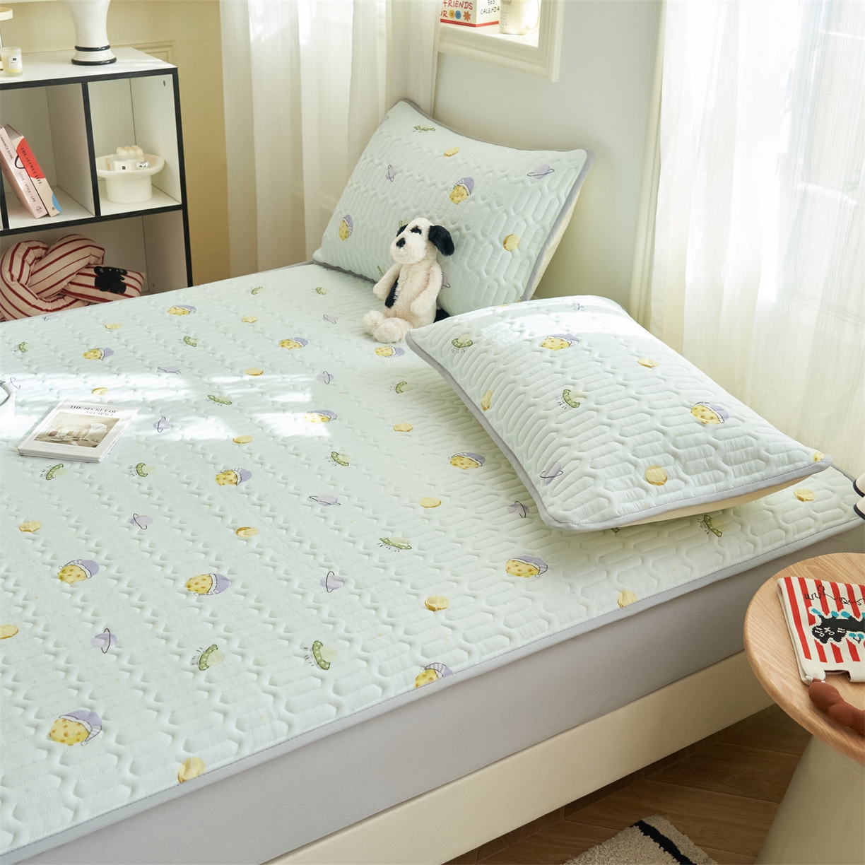 91家纺网 家纺一手货源 找家纺 恒爱家纺 2026新款A类凉感丝夏被床笠系列三件套四件套 快乐星球蓝