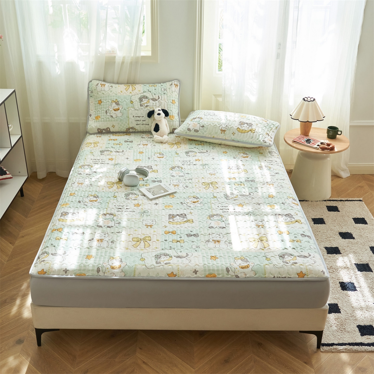 91家纺网 家纺一手货源 找家纺 恒爱家纺 2026新款A类凉感丝夏被床笠系列三件套四件套 奶猫