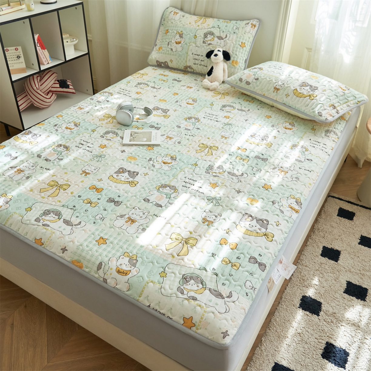 91家纺网 家纺一手货源 找家纺 恒爱家纺 2026新款A类凉感丝夏被床笠系列三件套四件套 奶猫