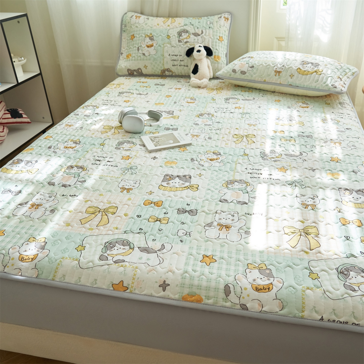 91家纺网 家纺一手货源 找家纺 恒爱家纺 2026新款A类凉感丝夏被床笠系列三件套四件套 奶猫