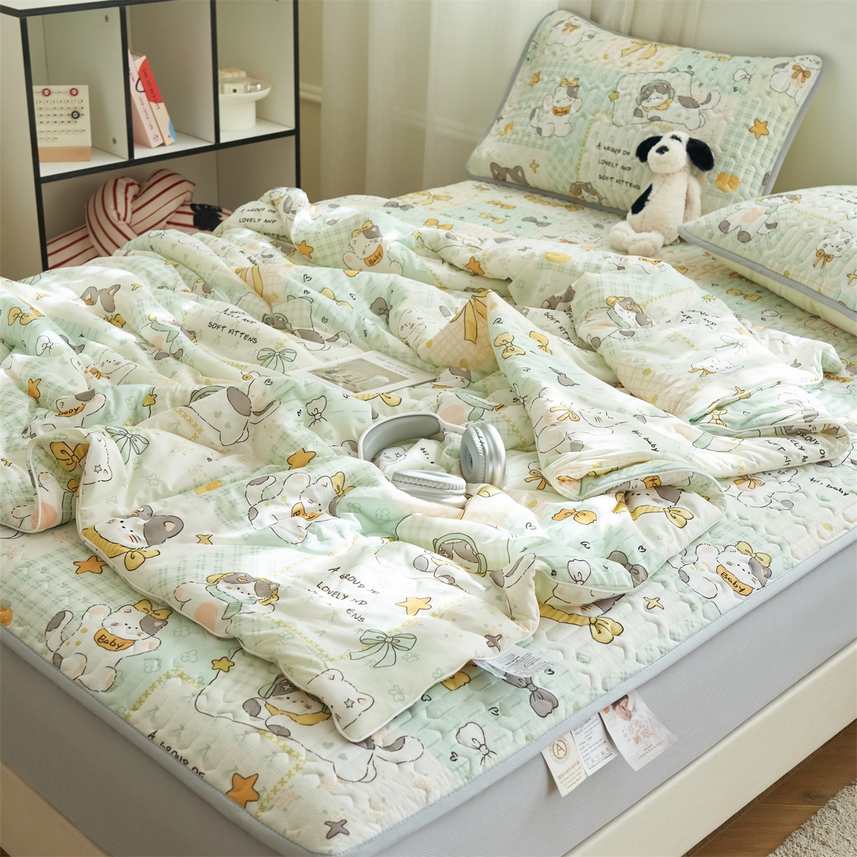 91家纺网 家纺一手货源 找家纺 恒爱家纺 2026新款A类凉感丝夏被床笠系列三件套四件套 奶猫