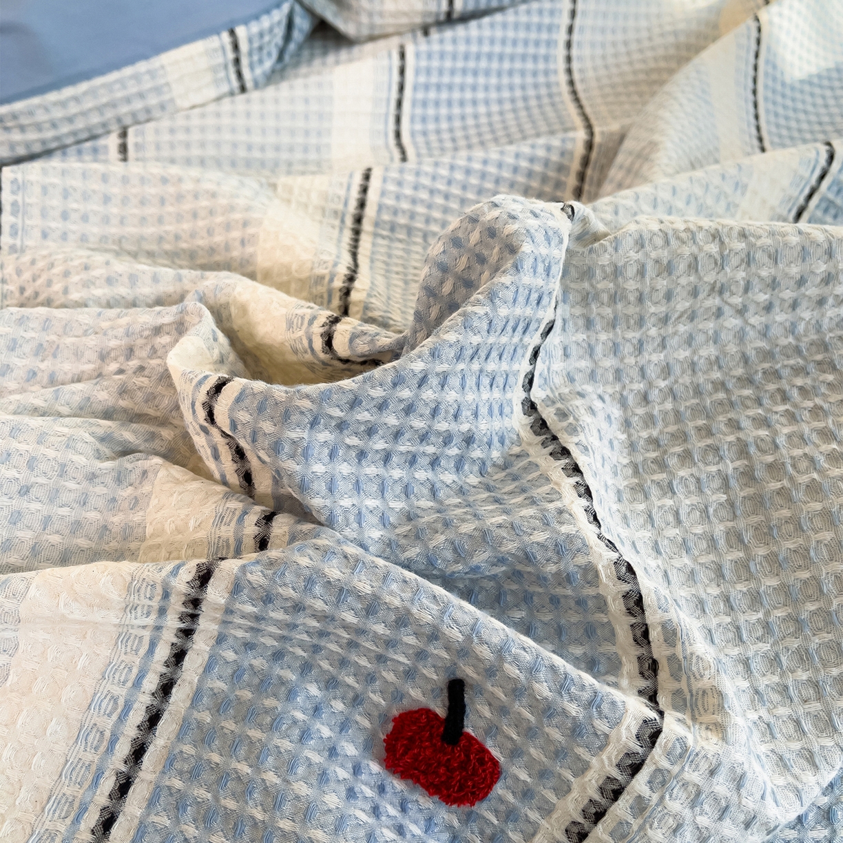 91家纺网 家纺一手货源 找家纺 （总）炫拼家纺 2026新款A类全棉色织华夫格卡通毛巾绣B版40支纯棉水洗棉四件套-乐邦系列