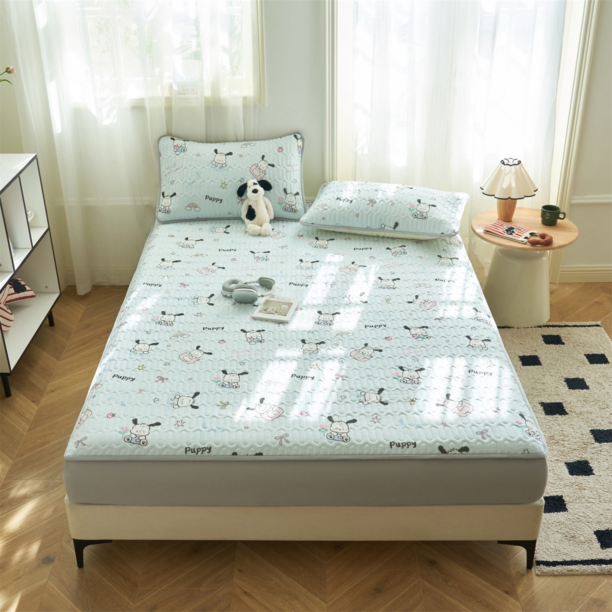 91家纺网 家纺一手货源 找家纺 恒爱家纺 2026新款A类凉感丝夏被床笠系列三件套四件套 恰恰狗