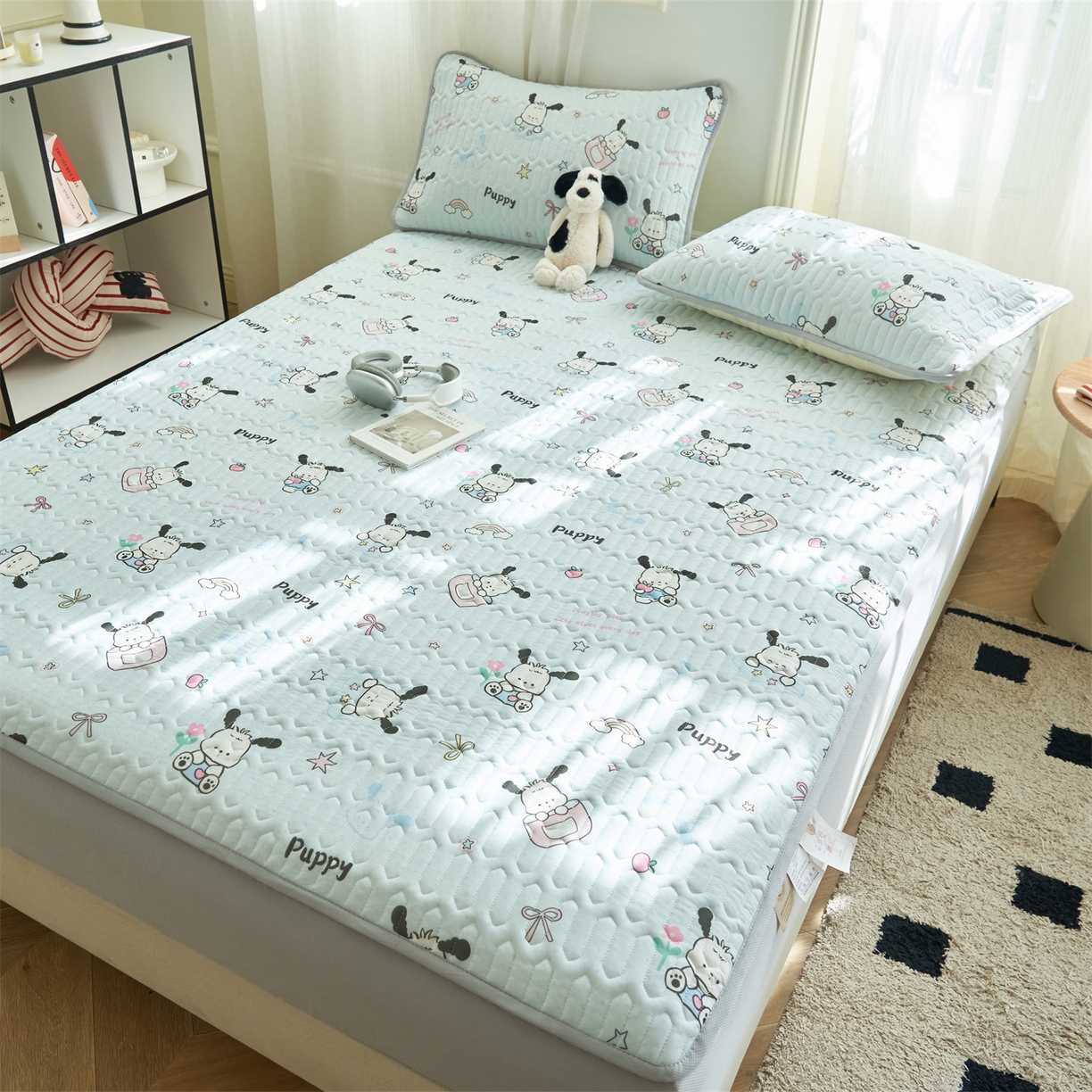 91家纺网 家纺一手货源 找家纺 恒爱家纺 2026新款A类凉感丝夏被床笠系列三件套四件套 恰恰狗