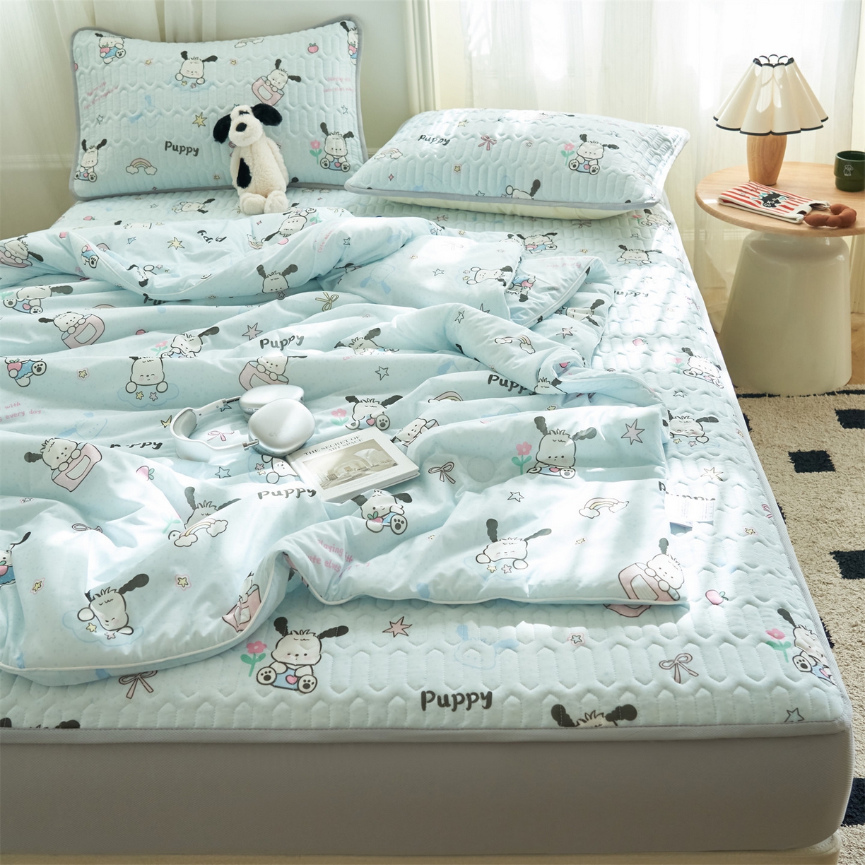 91家纺网 家纺一手货源 找家纺 恒爱家纺 2026新款A类凉感丝夏被床笠系列三件套四件套 恰恰狗