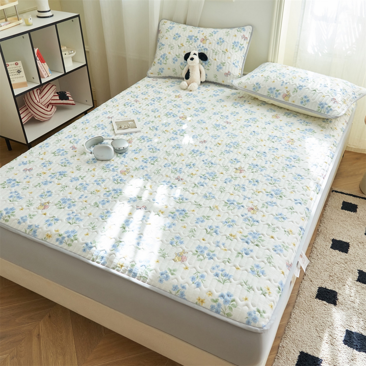 91家纺网 家纺一手货源 找家纺 恒爱家纺 2026新款A类凉感丝夏被床笠系列三件套四件套 水仙兔