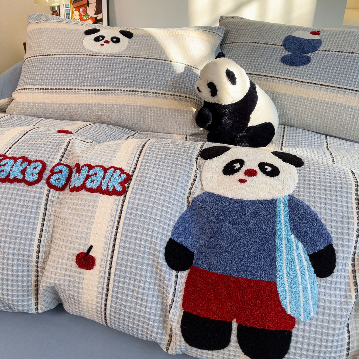 91家纺网 家纺一手货源 找家纺 炫拼家纺 2026新款A类全棉色织华夫格卡通毛巾绣B版40支纯棉水洗棉四件套-乐邦系列 乐邦-休闲熊猫