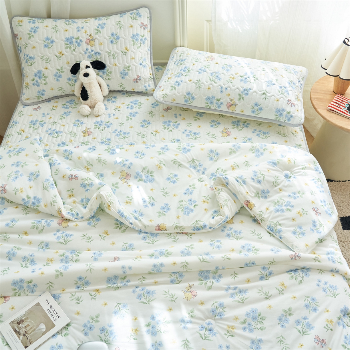 91家纺网 家纺一手货源 找家纺 恒爱家纺 2026新款A类凉感丝夏被床笠系列三件套四件套 水仙兔