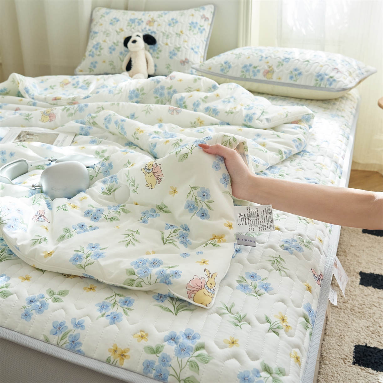 91家纺网 家纺一手货源 找家纺 恒爱家纺 2026新款A类凉感丝夏被床笠系列三件套四件套 水仙兔