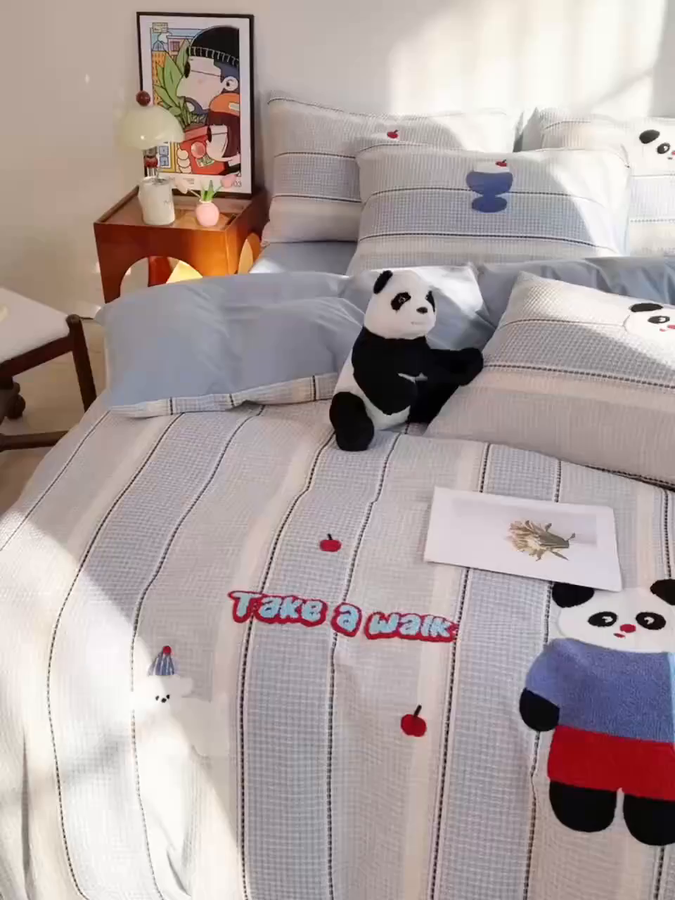 91家纺网 家纺一手货源 找家纺 炫拼家纺 2026新款A类全棉色织华夫格卡通毛巾绣B版40支纯棉水洗棉四件套-乐邦系列 乐邦-休闲熊猫