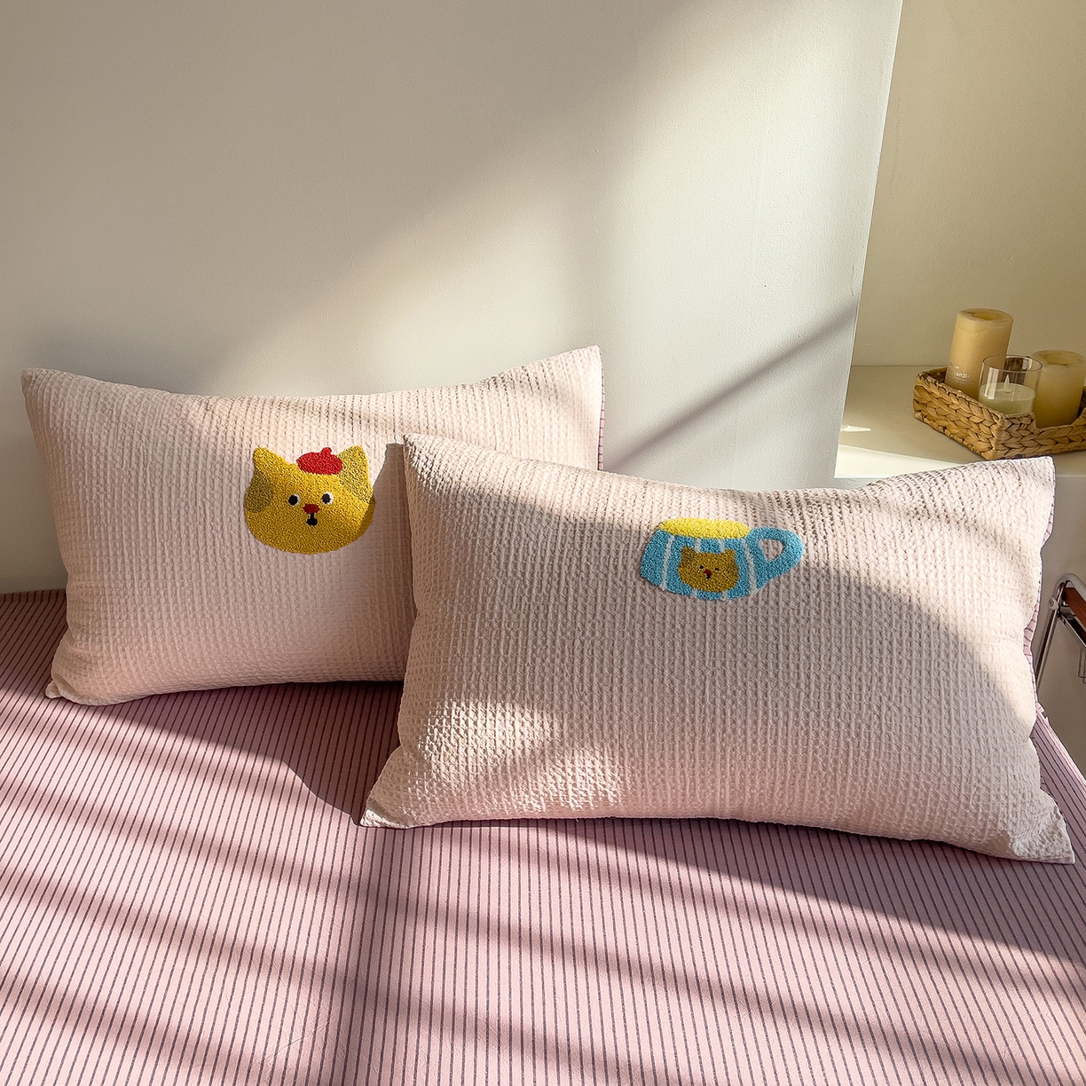 91家纺网 家纺一手货源 找家纺 炫拼家纺 2026新款A类全棉色织华夫格卡通毛巾绣B版40支纯棉水洗棉四件套-乐邦系列 乐邦-梦想猫