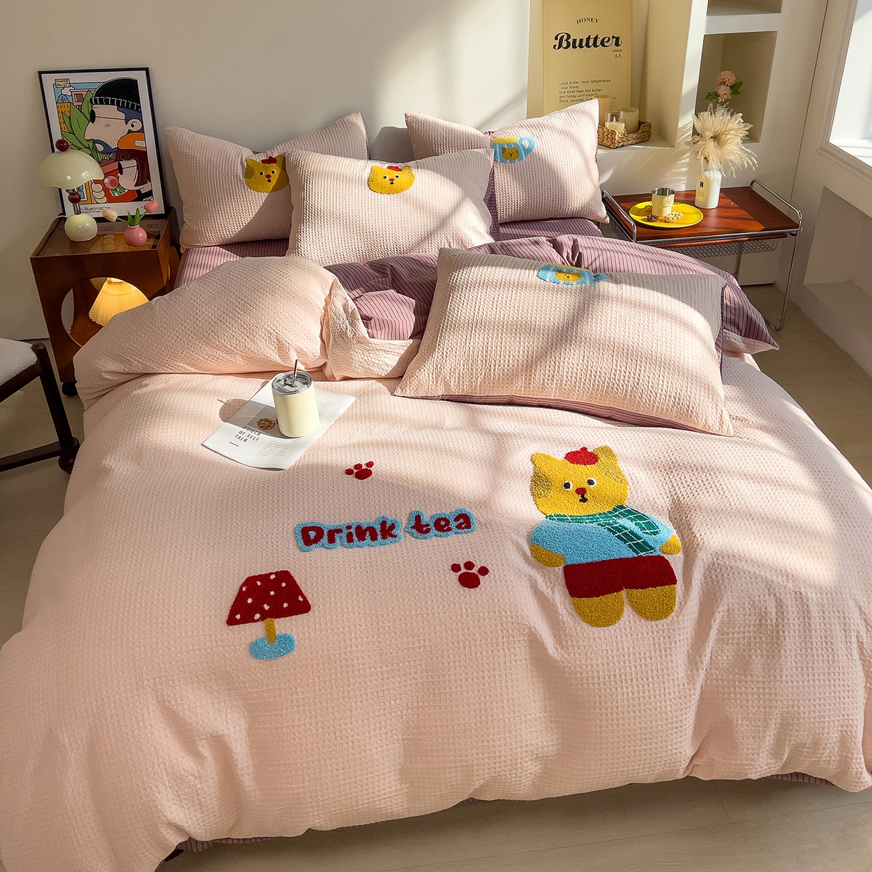 91家纺网 家纺一手货源 找家纺 炫拼家纺 2026新款A类全棉色织华夫格卡通毛巾绣B版40支纯棉水洗棉四件套-乐邦系列 乐邦-梦想猫