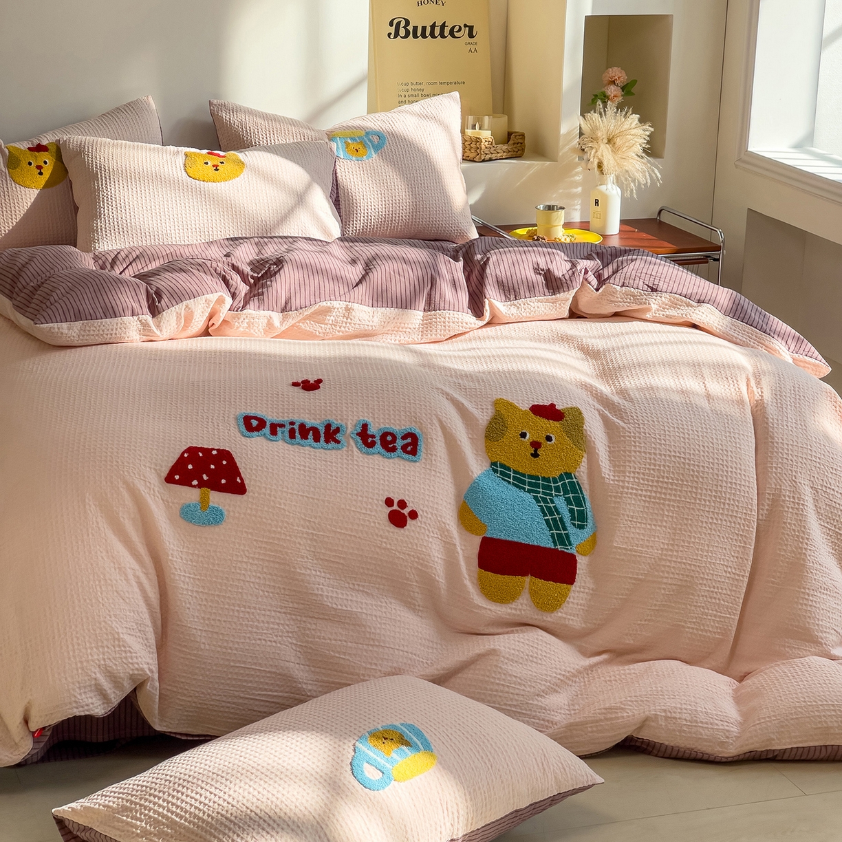 91家纺网 家纺一手货源 找家纺 炫拼家纺 2026新款A类全棉色织华夫格卡通毛巾绣B版40支纯棉水洗棉四件套-乐邦系列 乐邦-梦想猫