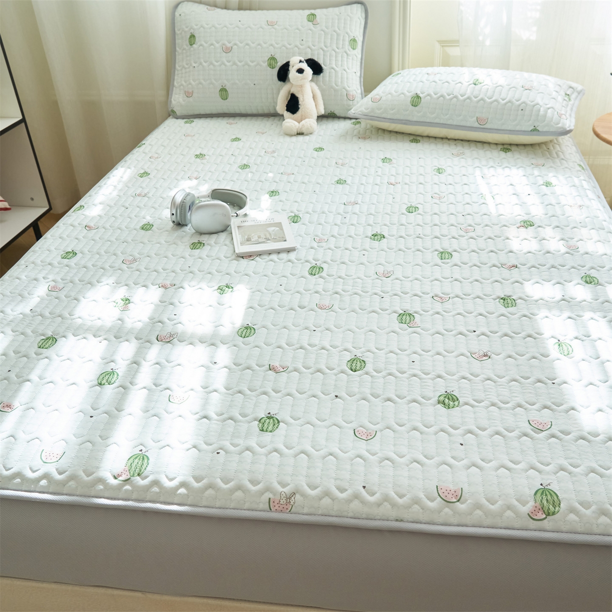 91家纺网 家纺一手货源 找家纺 恒爱家纺 2026新款A类凉感丝夏被床笠系列三件套四件套 西瓜绿