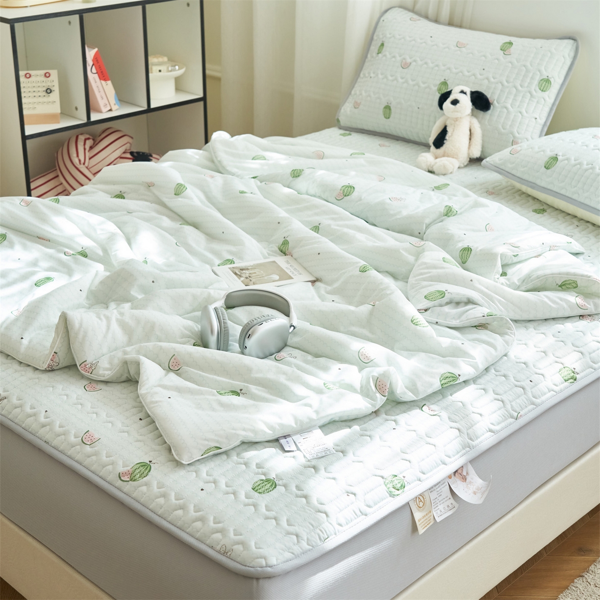 91家纺网 家纺一手货源 找家纺 恒爱家纺 2026新款A类凉感丝夏被床笠系列三件套四件套 西瓜绿