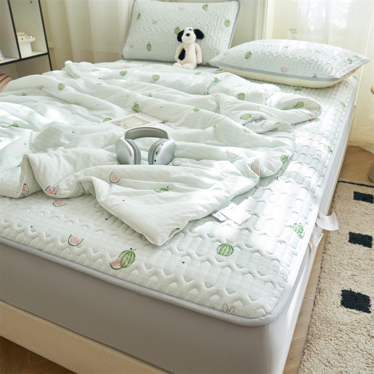 91家纺网 家纺一手货源 找家纺 恒爱家纺 2026新款A类凉感丝夏被床笠系列三件套四件套 西瓜绿