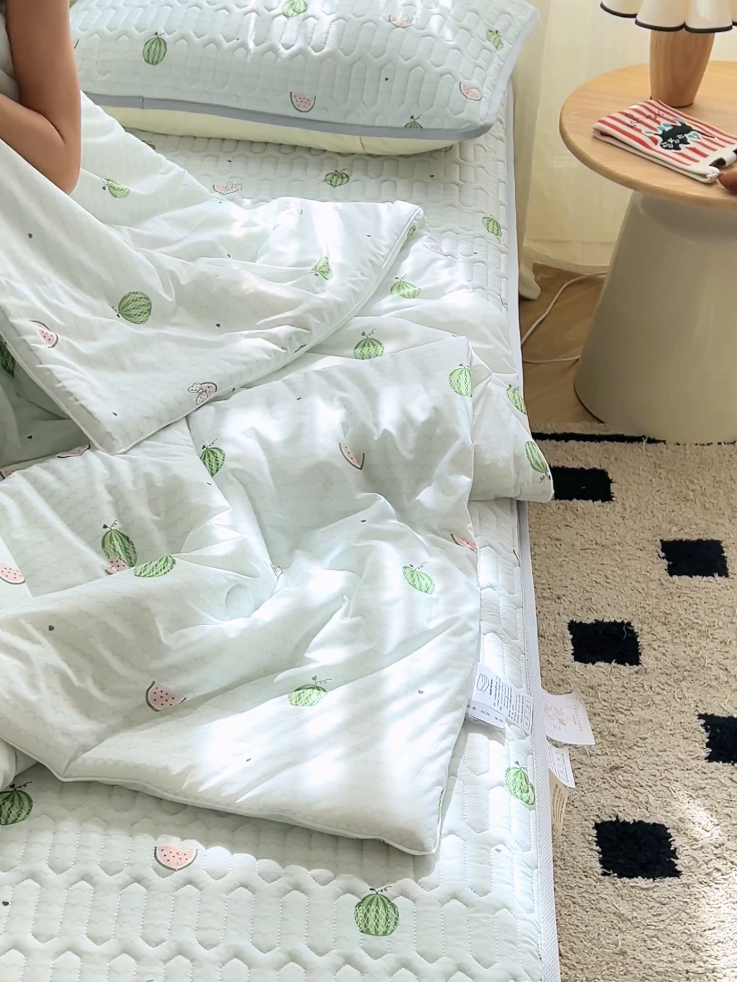 91家纺网 家纺一手货源 找家纺 恒爱家纺 2026新款A类凉感丝夏被床笠系列三件套四件套 西瓜绿