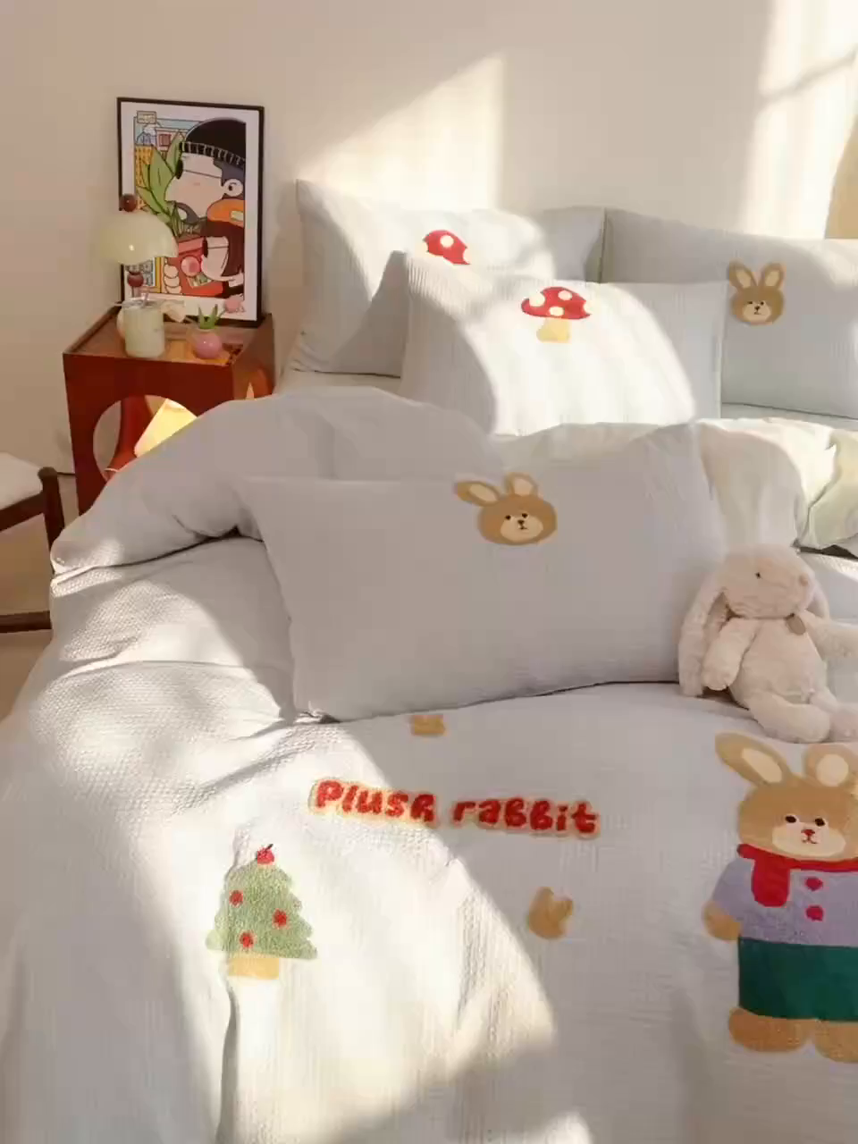 91家纺网 家纺一手货源 找家纺 炫拼家纺 2026新款A类全棉色织华夫格卡通毛巾绣B版40支纯棉水洗棉四件套-乐邦系列 乐邦-米乐兔