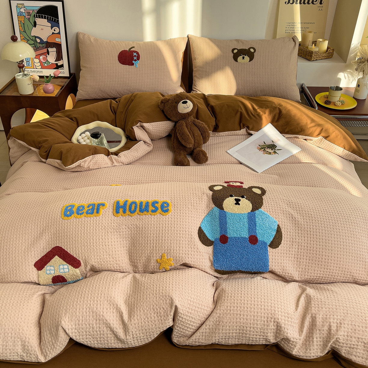 91家纺网 家纺一手货源 找家纺 炫拼家纺 2026新款A类全棉色织华夫格卡通毛巾绣B版40支纯棉水洗棉四件套-乐邦系列 乐邦-苹果熊