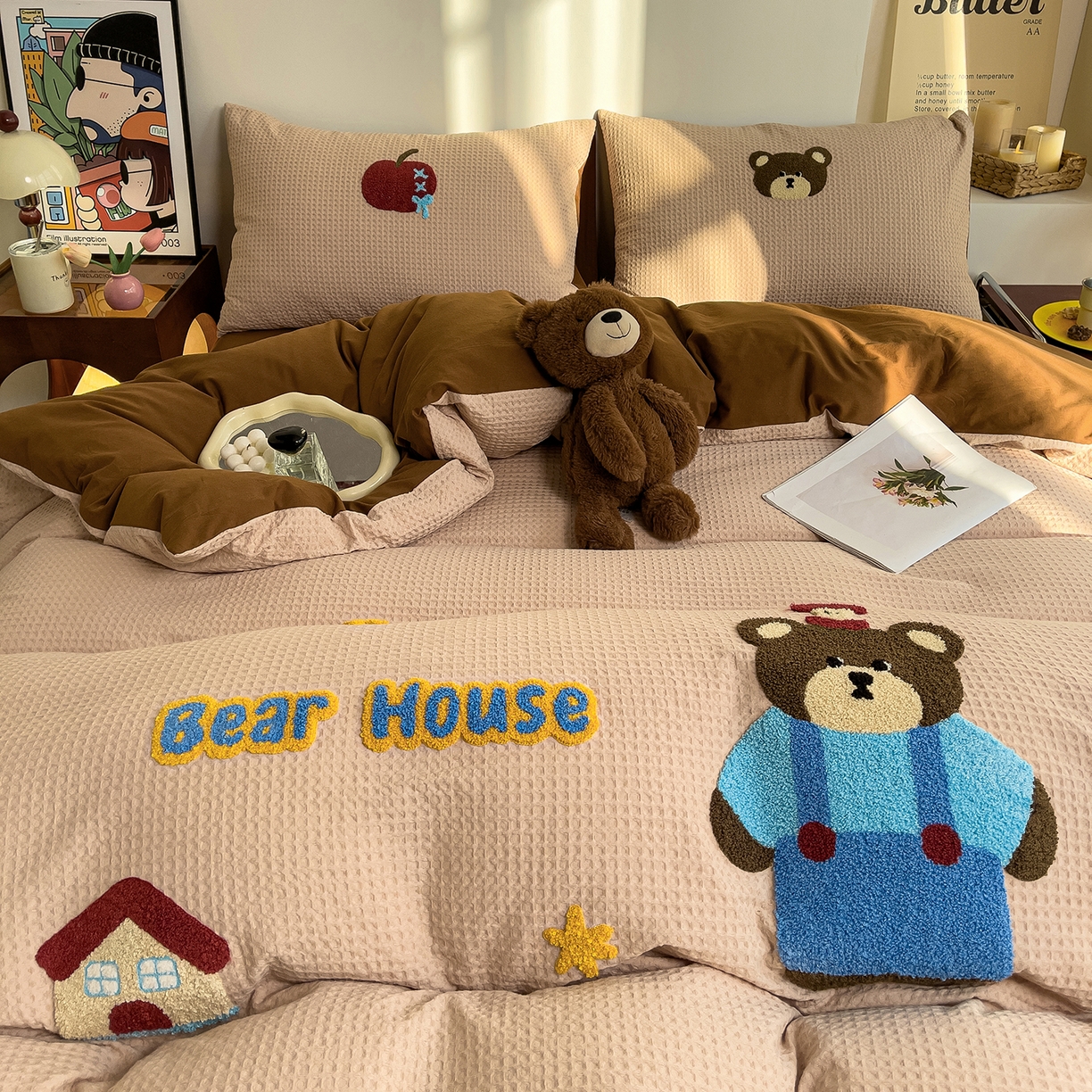 91家纺网 家纺一手货源 找家纺 炫拼家纺 2026新款A类全棉色织华夫格卡通毛巾绣B版40支纯棉水洗棉四件套-乐邦系列 乐邦-苹果熊