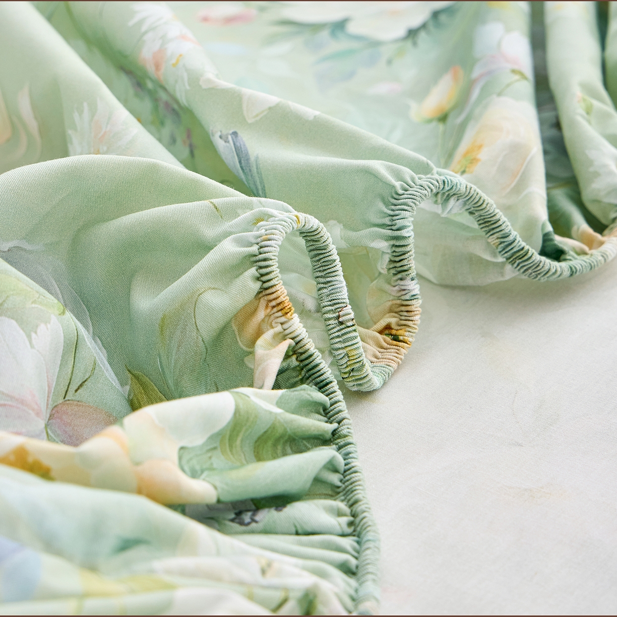 91家纺网 家纺一手货源 找家纺 元元家居（元元被业） 2026新款全棉13372套件及单品【印花款】-单床笠 花漾绿