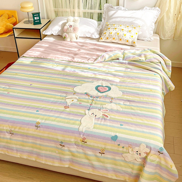 91家纺网 家纺一手货源 找家纺 （总）暖意家纺 2026新款全棉春贴布绣云朵兔夏被系列