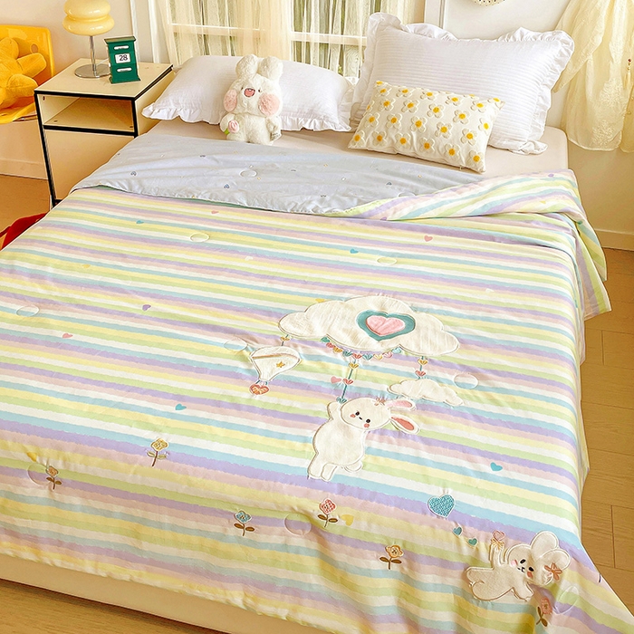 91家纺网 家纺一手货源 找家纺 暖意家纺 2026新款全棉贴布绣云朵兔夏被系列 云朵兔 蓝