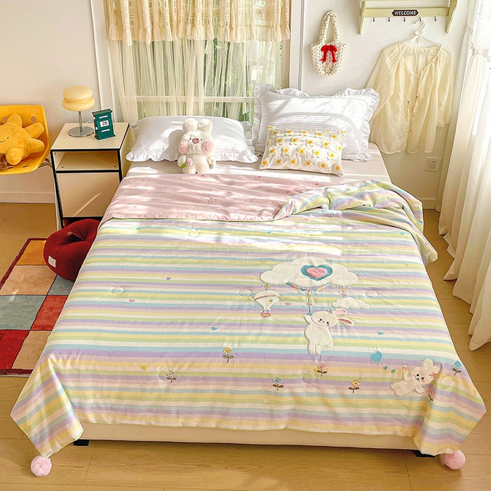 91家纺网 家纺一手货源 找家纺 （总）暖意家纺 2026新款全棉春贴布绣云朵兔夏被系列