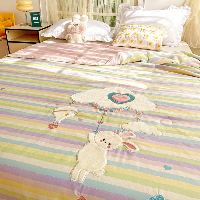 91家纺网 家纺一手货源 找家纺 （总）暖意家纺 2026新款全棉春贴布绣云朵兔夏被系列