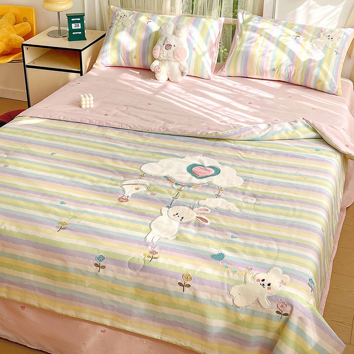 91家纺网 家纺一手货源 找家纺 暖意家纺 2026新款全棉贴布绣云朵兔夏被系列 云朵兔 粉