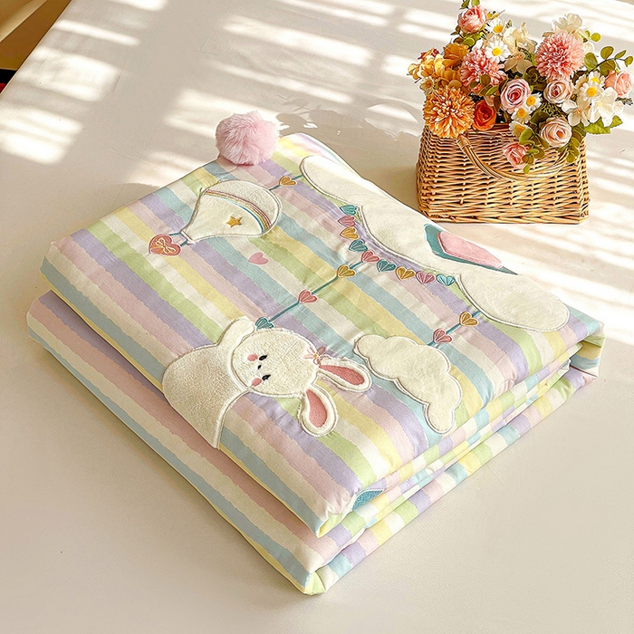 91家纺网 家纺一手货源 找家纺 暖意家纺 2026新款全棉贴布绣云朵兔夏被系列 云朵兔 粉