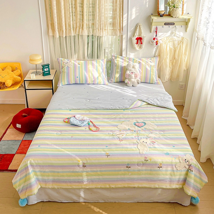 91家纺网 家纺一手货源 找家纺 暖意家纺 2026新款全棉贴布绣云朵兔夏被系列 云朵兔 蓝