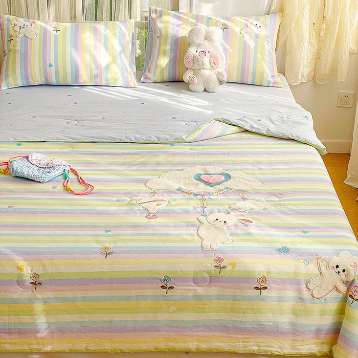 91家纺网 家纺一手货源 找家纺 暖意家纺 2026新款全棉贴布绣云朵兔夏被系列 云朵兔 蓝