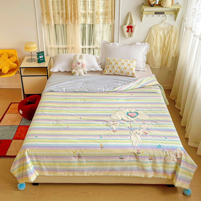 91家纺网 家纺一手货源 找家纺 暖意家纺 2026新款全棉贴布绣云朵兔夏被系列 云朵兔 蓝