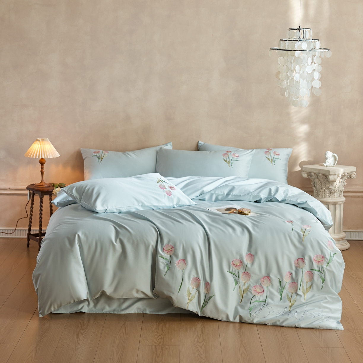 91家纺网 家纺一手货源 找家纺 爱缦 2026新款100S全棉CR工艺极简轻奢刺绣四件套-花海郁金系列风格一（券后控价：标准288，大号308） 花海郁金-蓝色