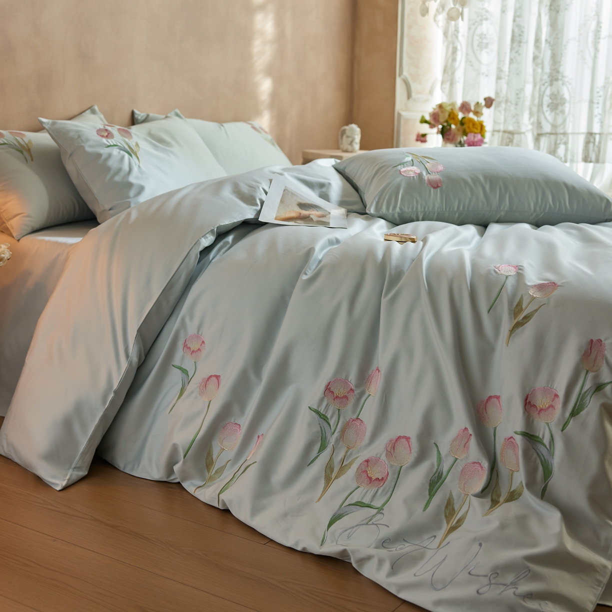 91家纺网 家纺一手货源 找家纺 爱缦 2026新款100S全棉CR工艺极简轻奢刺绣四件套-花海郁金系列风格一（券后控价：标准288，大号308） 花海郁金-蓝色