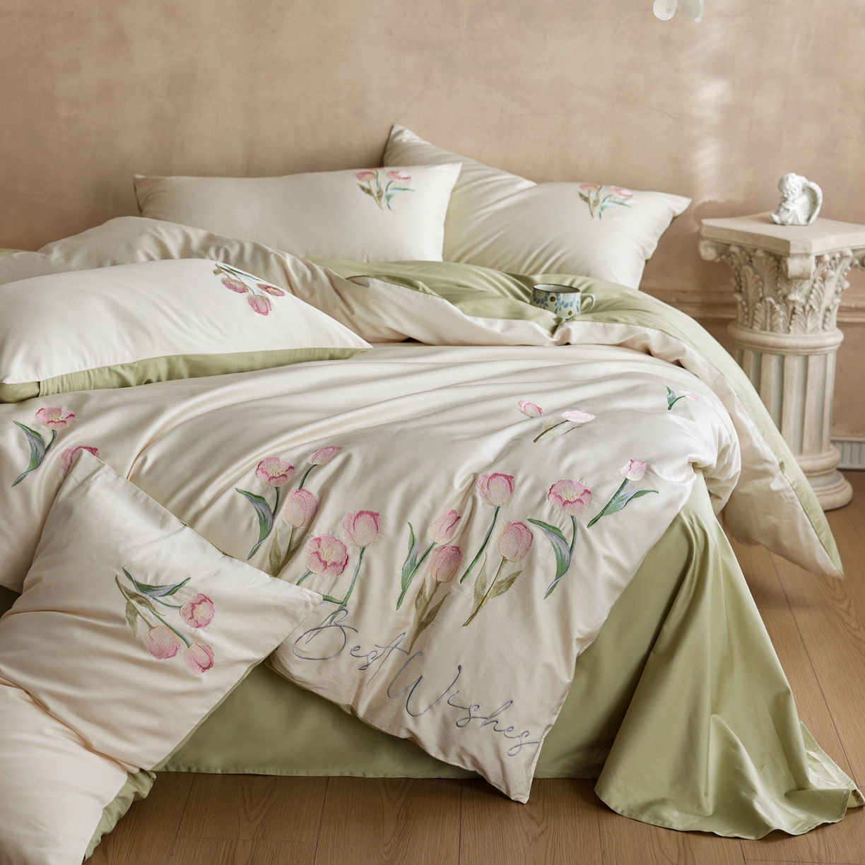 爱缦 2026新款100S全棉CR工艺极简轻奢刺绣四件套-花海郁金系列风格一（券后控价：标准288，大号308） 花海郁金-白绿色