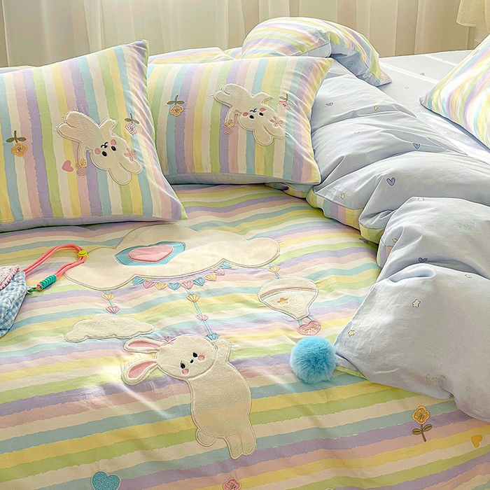 91家纺网 家纺一手货源 找家纺 暖意家纺 2026新款全棉贴布绣云朵兔四件套系列 云朵兔 蓝