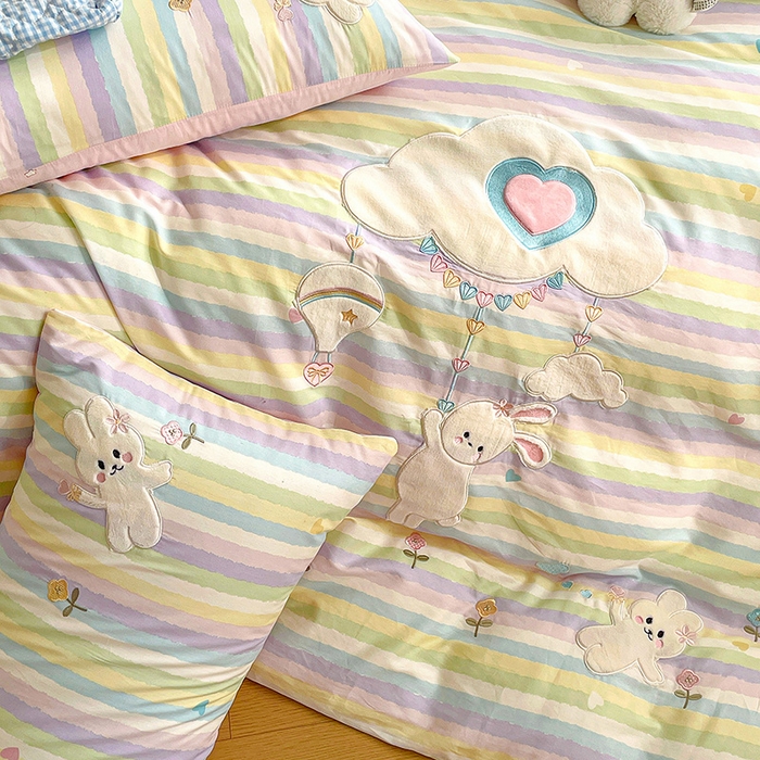 91家纺网 家纺一手货源 找家纺 暖意家纺 2026新款全棉贴布绣云朵兔四件套系列 云朵兔 粉