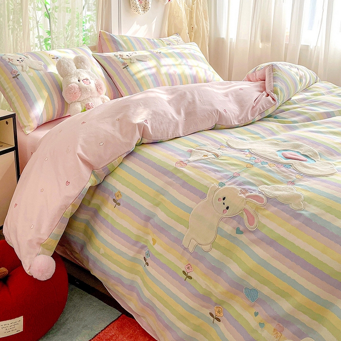 91家纺网 家纺一手货源 找家纺 暖意家纺 2026新款全棉贴布绣云朵兔四件套系列 云朵兔 粉