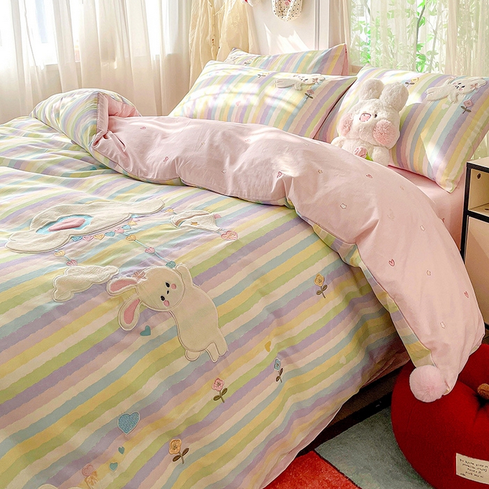 91家纺网 家纺一手货源 找家纺 暖意家纺 2026新款全棉贴布绣云朵兔四件套系列 云朵兔 粉