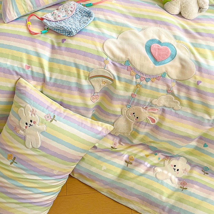 91家纺网 家纺一手货源 找家纺 暖意家纺 2026新款全棉贴布绣云朵兔四件套系列 云朵兔 蓝