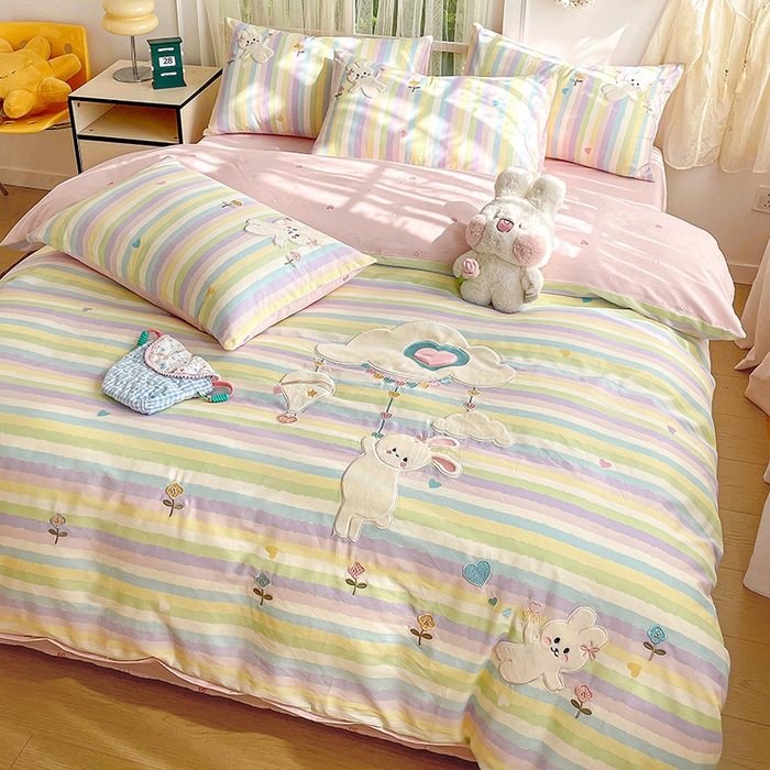 91家纺网 家纺一手货源 找家纺 暖意家纺 2026新款全棉贴布绣云朵兔四件套系列 云朵兔 粉