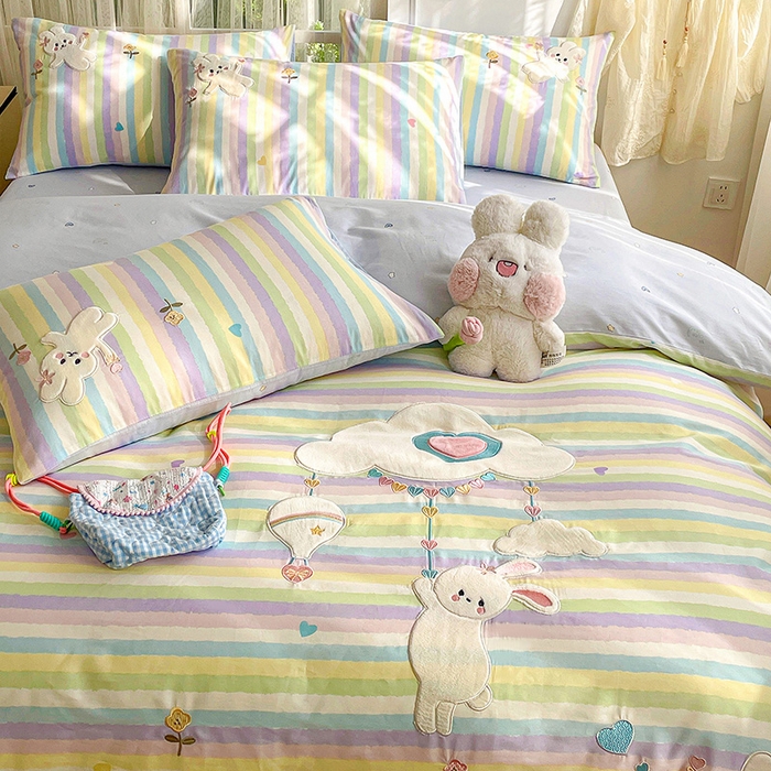 91家纺网 家纺一手货源 找家纺 暖意家纺 2026新款全棉贴布绣云朵兔四件套系列 云朵兔 蓝