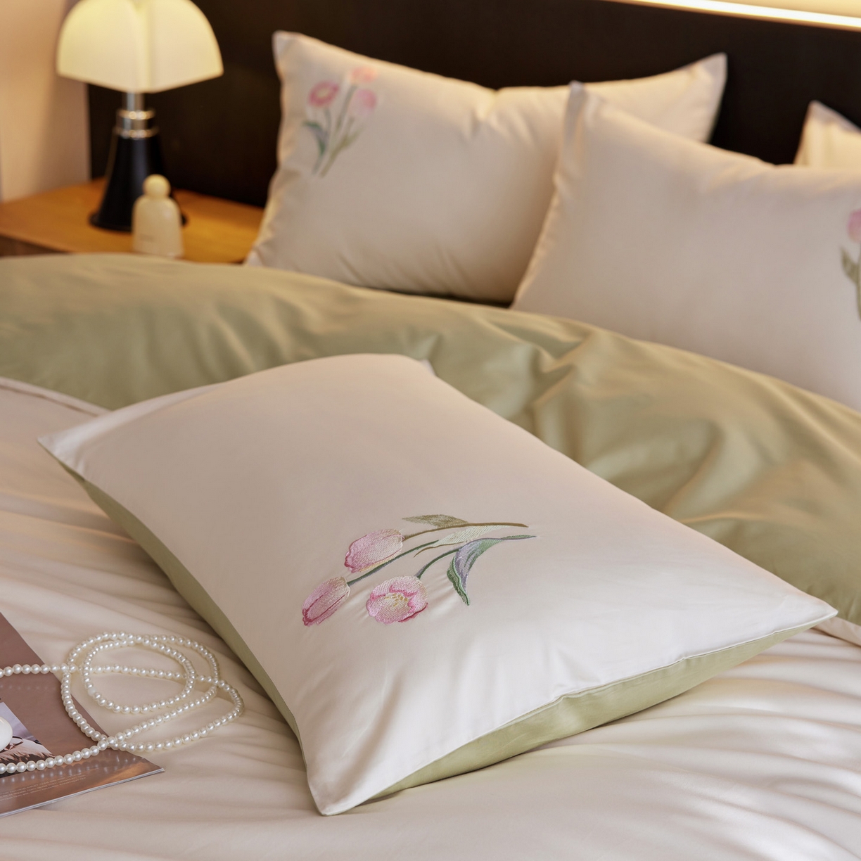 91家纺网 家纺一手货源 找家纺 爱缦 2026新款100S全棉CR工艺极简轻奢刺绣四件套-花海郁金系列风格二（券后控价：标准288，大号308） 花海郁金-白绿色