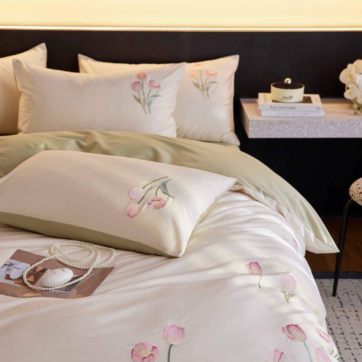 91家纺网 家纺一手货源 找家纺 爱缦 2026新款100S全棉CR工艺极简轻奢刺绣四件套-花海郁金系列风格二（券后控价：标准288，大号308） 花海郁金-白绿色