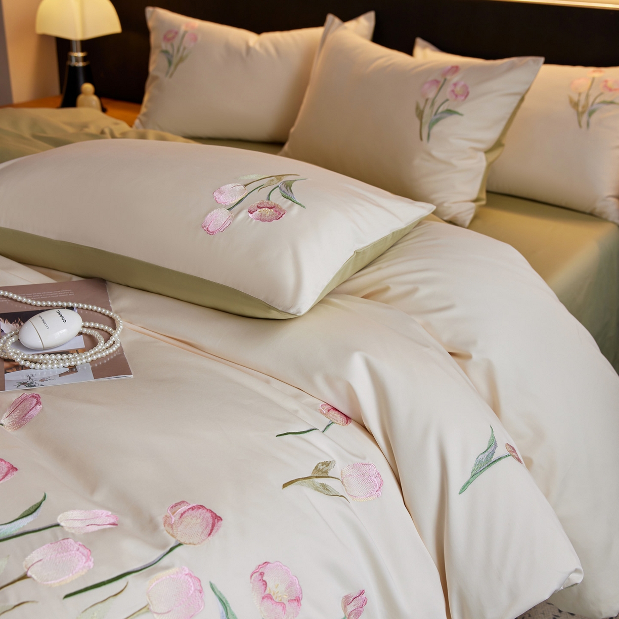 91家纺网 家纺一手货源 找家纺 爱缦 2026新款100S全棉CR工艺极简轻奢刺绣四件套-花海郁金系列风格二（券后控价：标准288，大号308） 花海郁金-白绿色