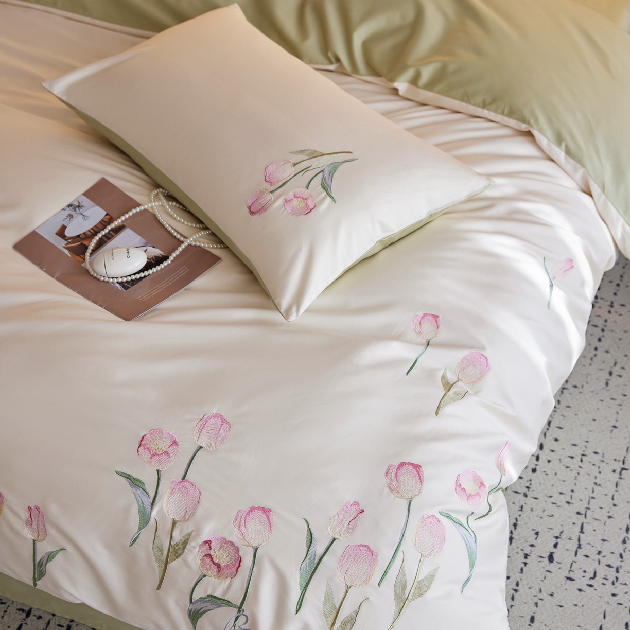 91家纺网 家纺一手货源 找家纺 爱缦 2026新款100S全棉CR工艺极简轻奢刺绣四件套-花海郁金系列风格二（券后控价：标准288，大号308） 花海郁金-白绿色