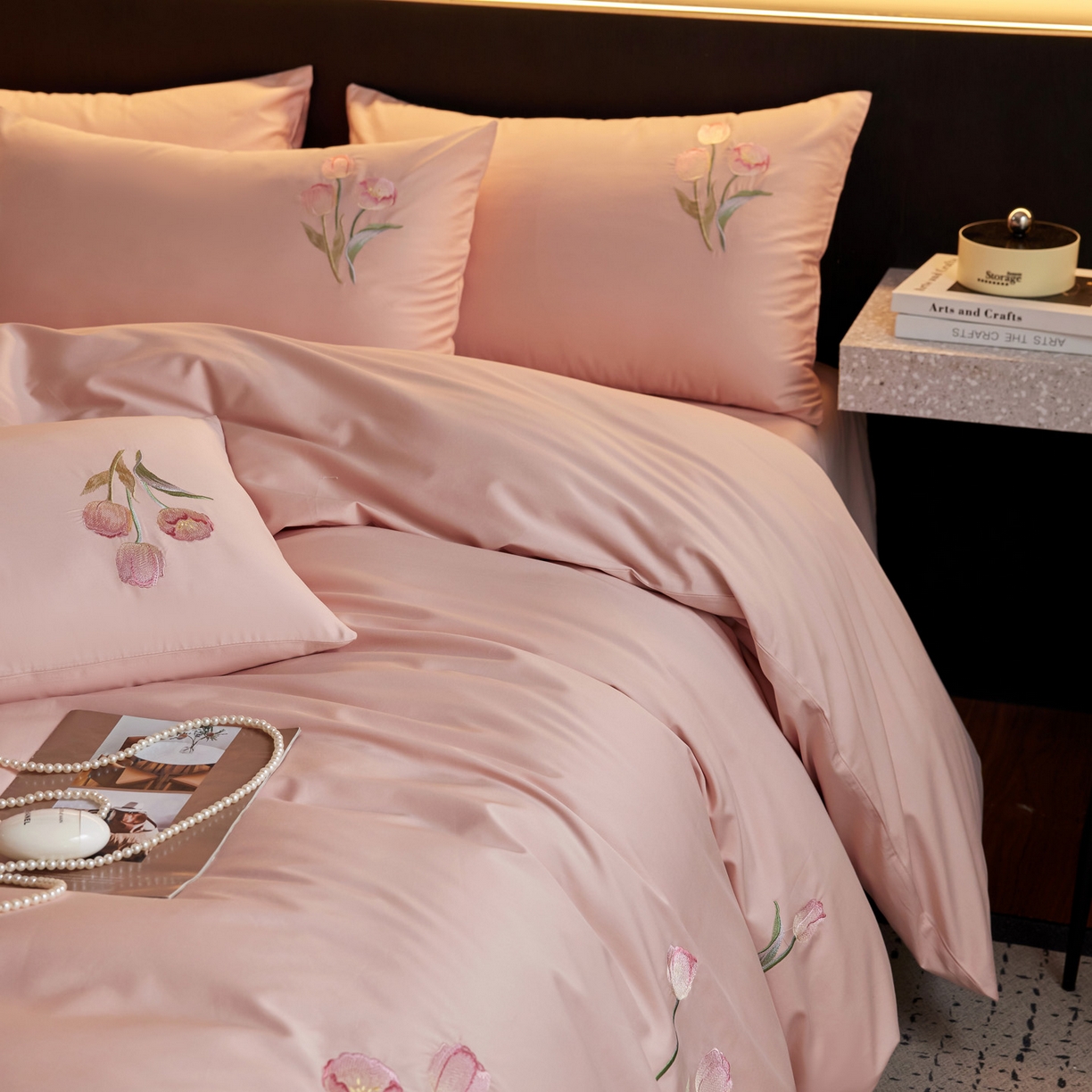91家纺网 家纺一手货源 找家纺 爱缦 2026新款100S全棉CR工艺极简轻奢刺绣四件套-花海郁金系列风格二（券后控价：标准288，大号308） 花海郁金-粉色