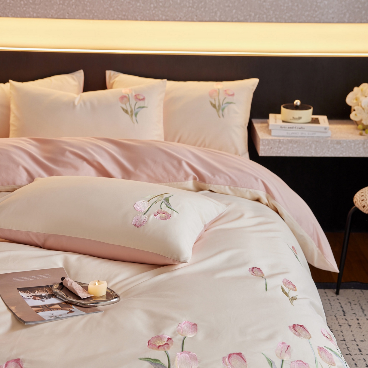 91家纺网 家纺一手货源 找家纺 爱缦 2026新款100S全棉CR工艺极简轻奢刺绣四件套-花海郁金系列风格二（券后控价：标准288，大号308） 花海郁金-白粉色
